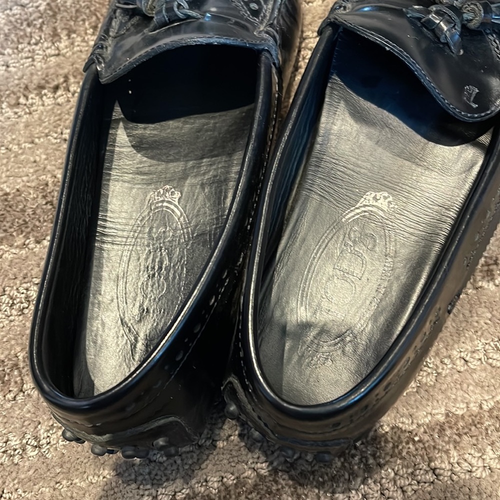 Tods Black Wing Tipped Penny Loafers - Picture 4 of 8